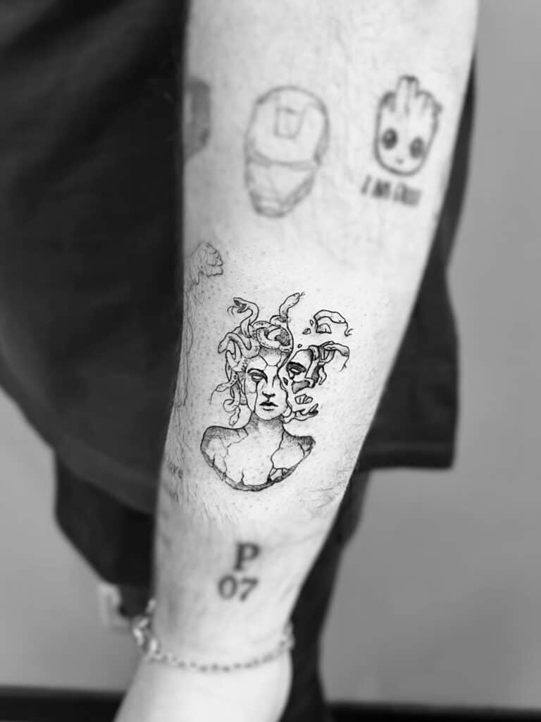 Tatuaje de medusa. Mitología. en el brazo
