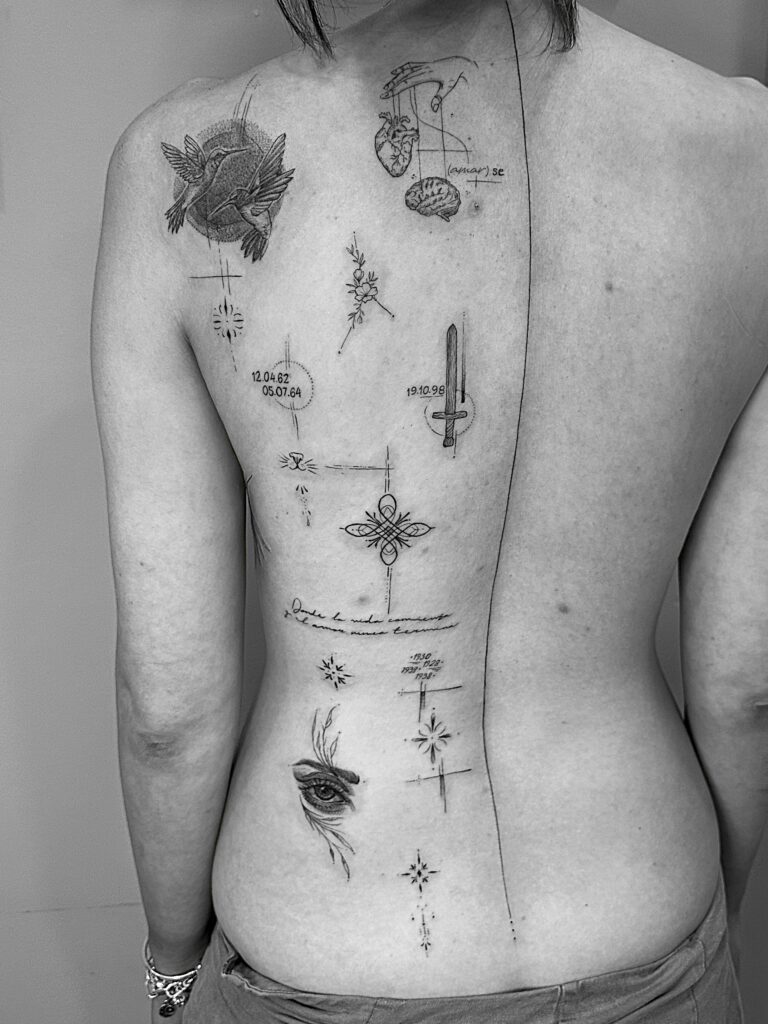 Varios tatuajes de línea fina pequeños que llenan una mitad de la espalda