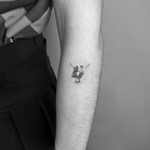 tatuaje pequeño pareja bailando